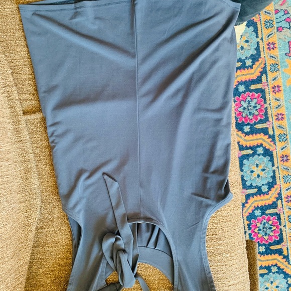 Sleeveless Blouse - Picture 4 of 5